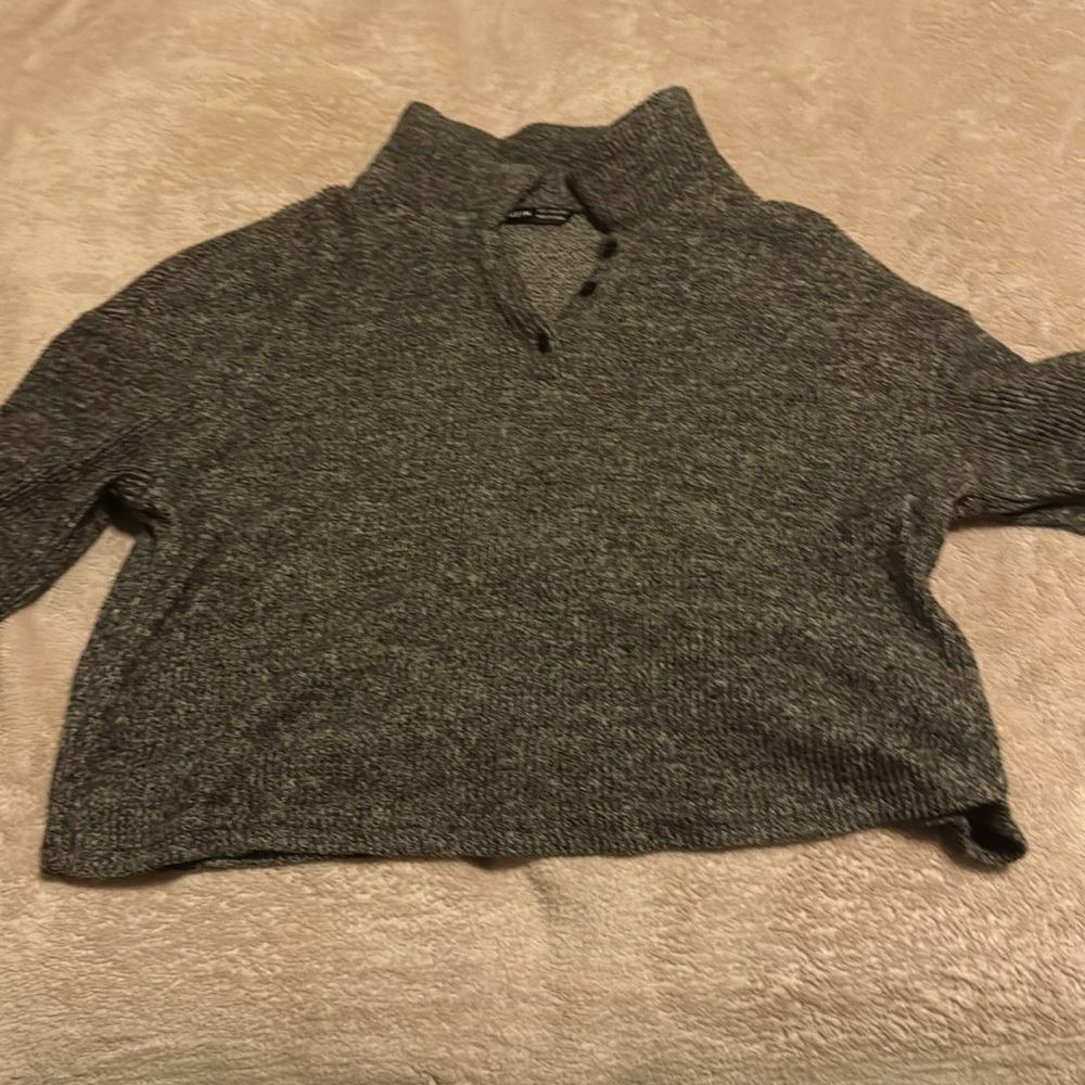 grey cropped sweater with collar